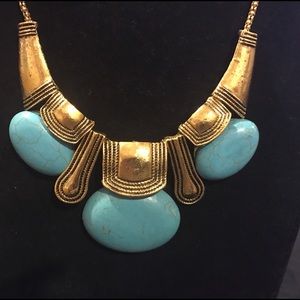 NWOT Turquoise & Gold Statement Necklace.
